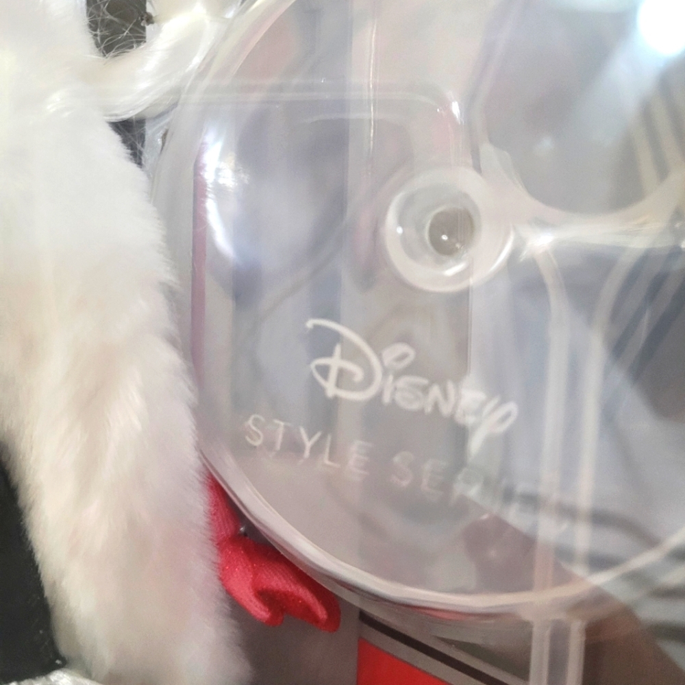 *SALE!* Disney Style Series Cruella De Vil, Fashion Doll with Accessories - NIB - Picture 4 of 6
